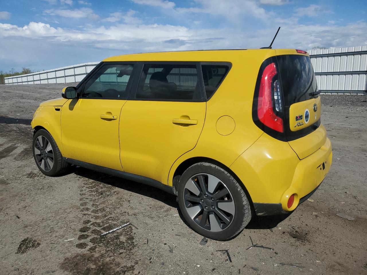 KNDJX3A59F7214674 2015 Kia Soul !