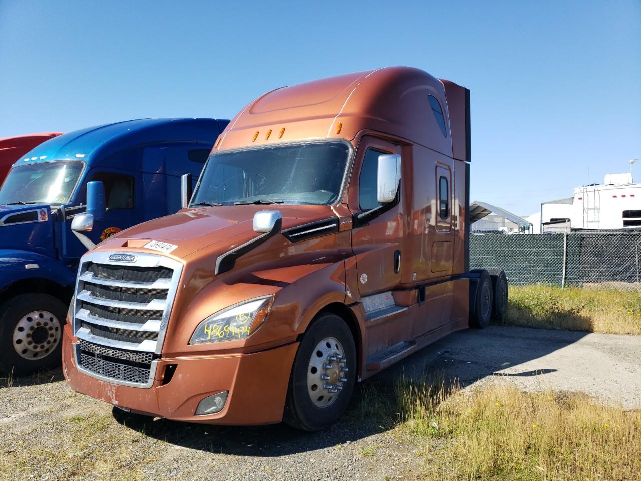 Lot #2570045279 2020 FREIGHTLINER CASCADIA 1