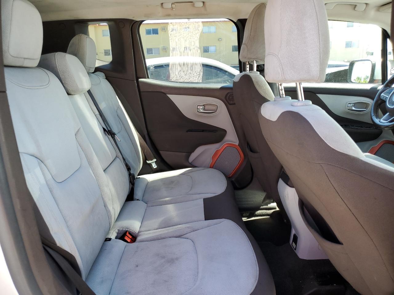 ZACCJABT2FPB86313 2015 Jeep Renegade Latitude