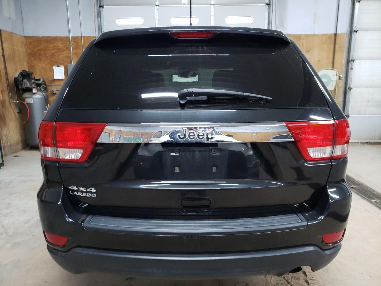 1C4RJFAG2DC641223 2013 Jeep Grand Cherokee Laredo