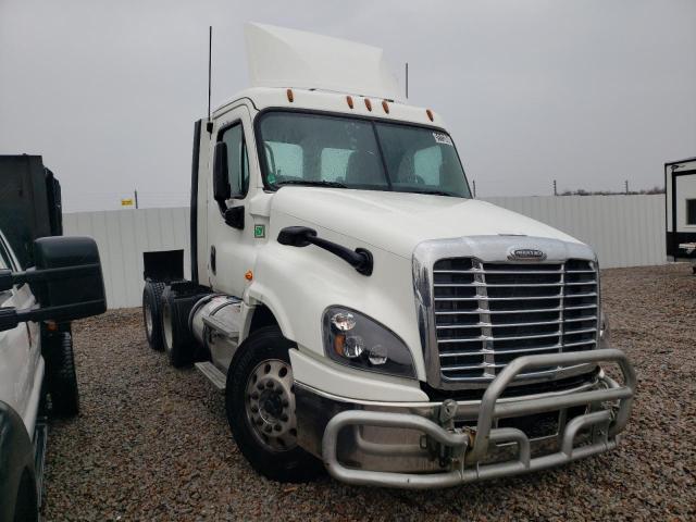 Lot #2506230466 2019 FREIGHTLINER CASCADIA 1 salvage car
