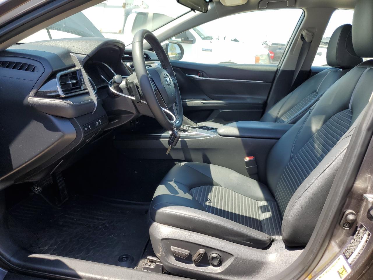 4T1B11HK5KU715736 2019 Toyota Camry L