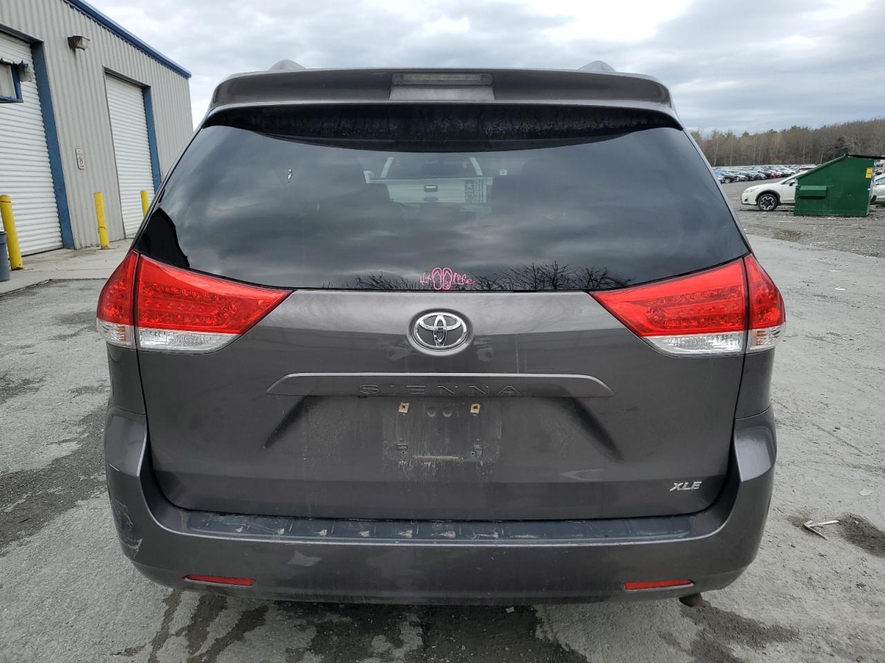 5TDYK3DC0ES436919 2014 Toyota Sienna Xle