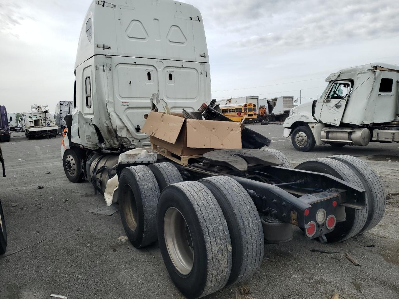 Lot #2921618712 2022 FREIGHTLINER CASCADIA 1