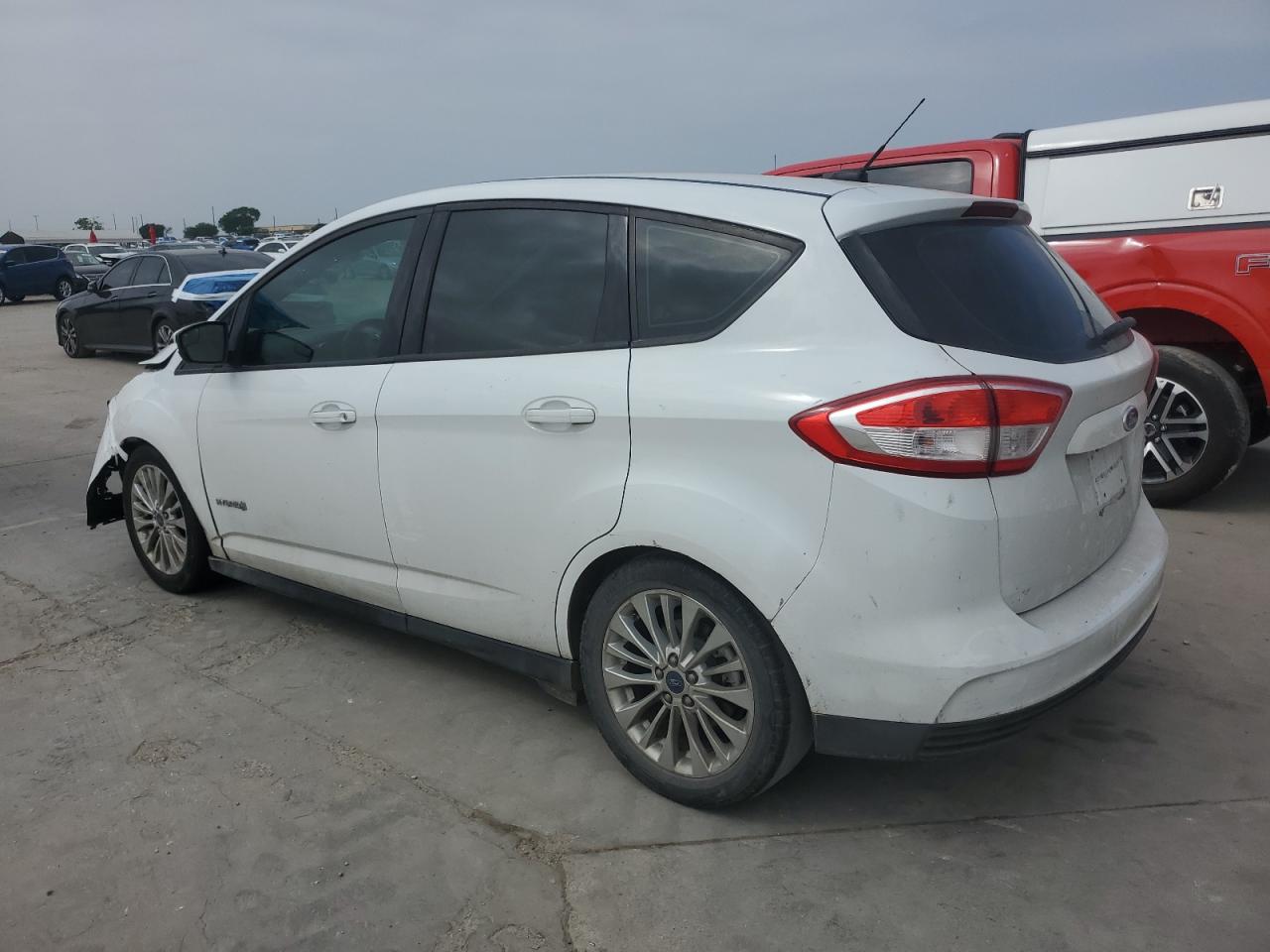 1FADP5AU9JL104777 2018 Ford C-Max Se