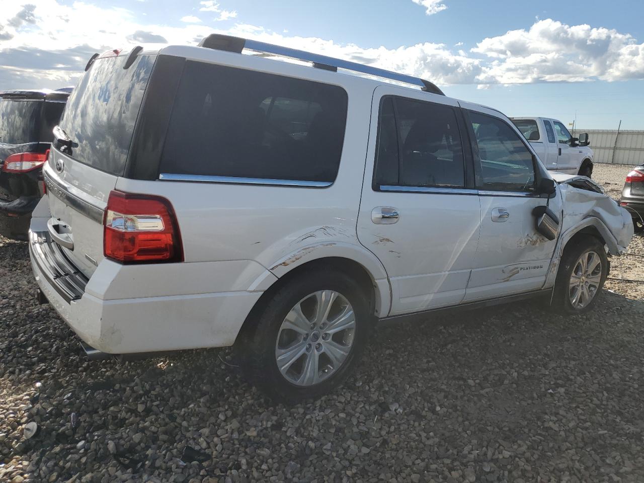 1FMJU1MT1GEF12832 2016 Ford Expedition Platinum