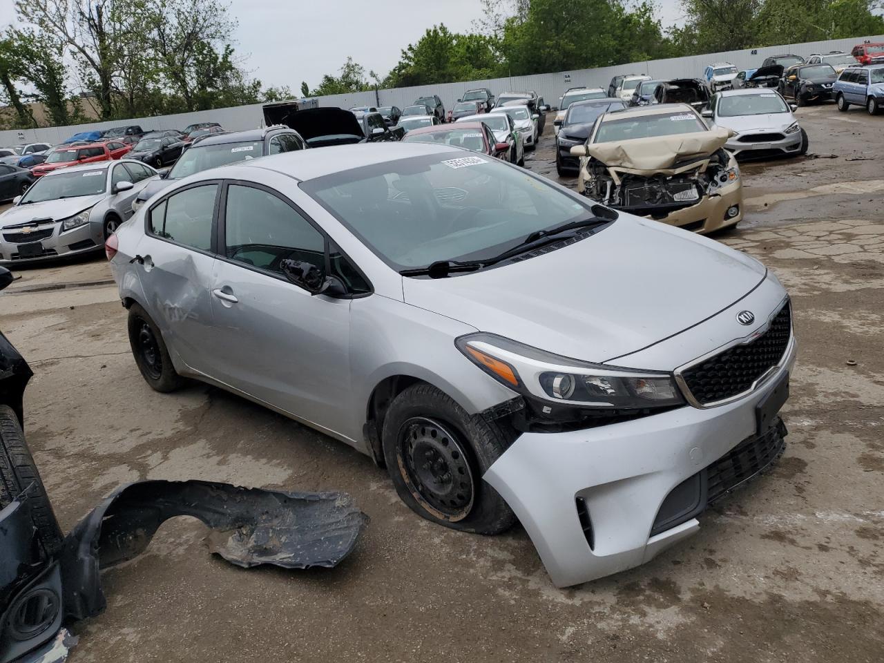 3KPFK4A70HE156033 2017 Kia Forte Lx