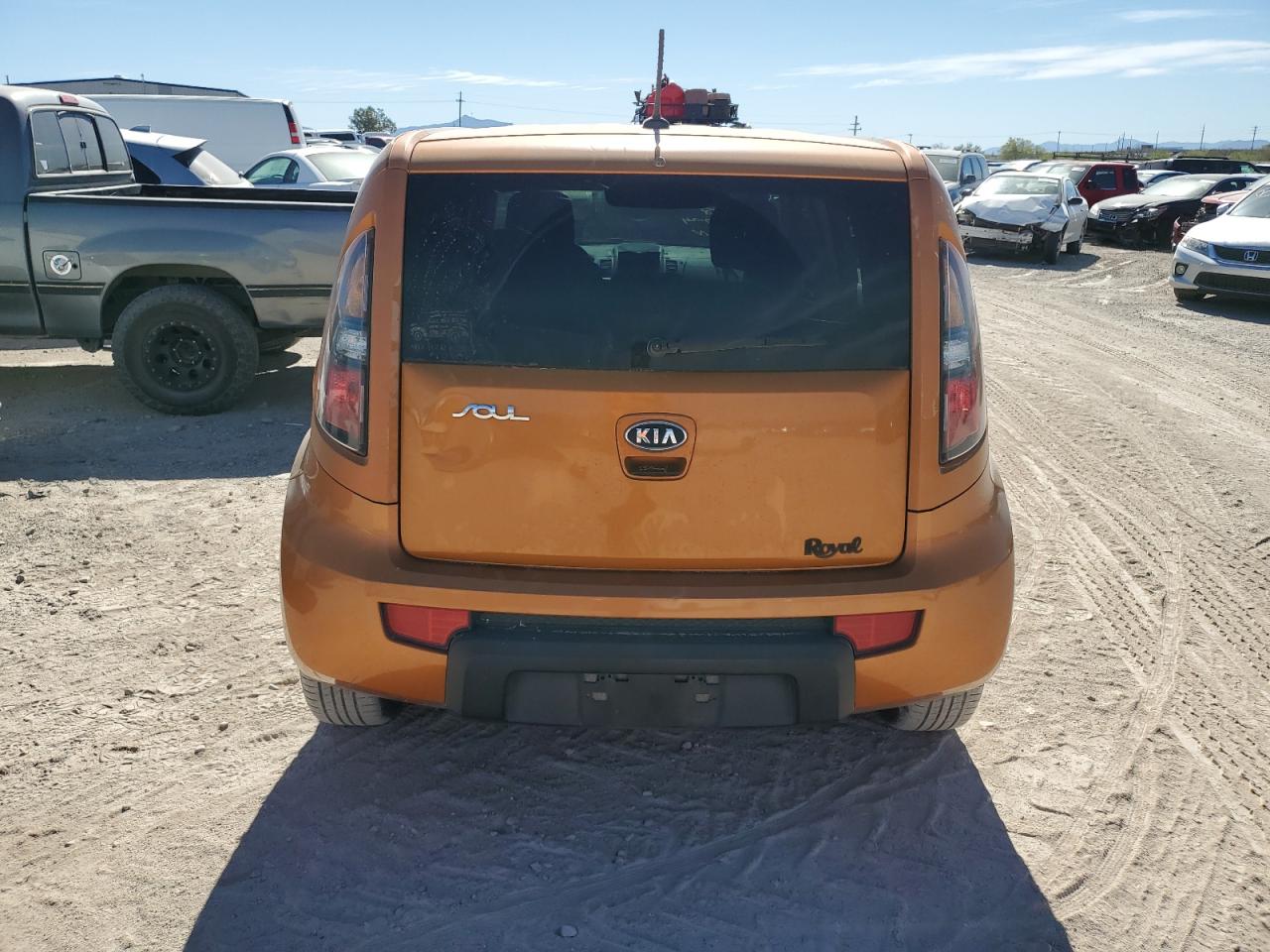 KNDJT2A20B7232759 2011 Kia Soul +