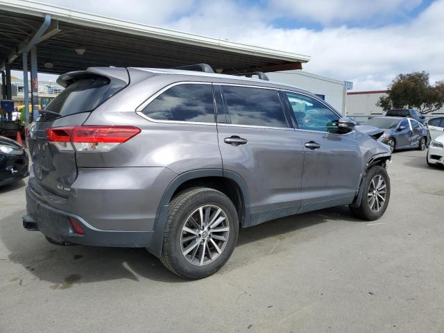 VIN 5TDJZRFH9KS986186 2019 Toyota Highlander, SE no.3