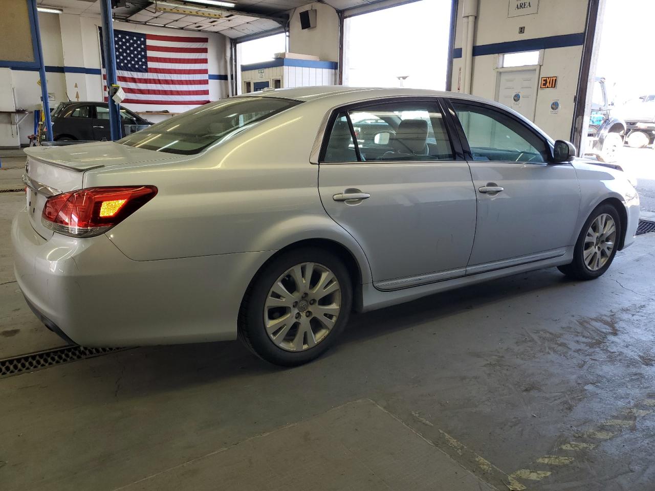 4T1BK3DB3BU417328 2011 Toyota Avalon Base