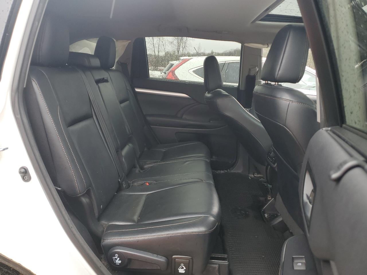 5TDJKRFH5GS334712 2016 Toyota Highlander Xle