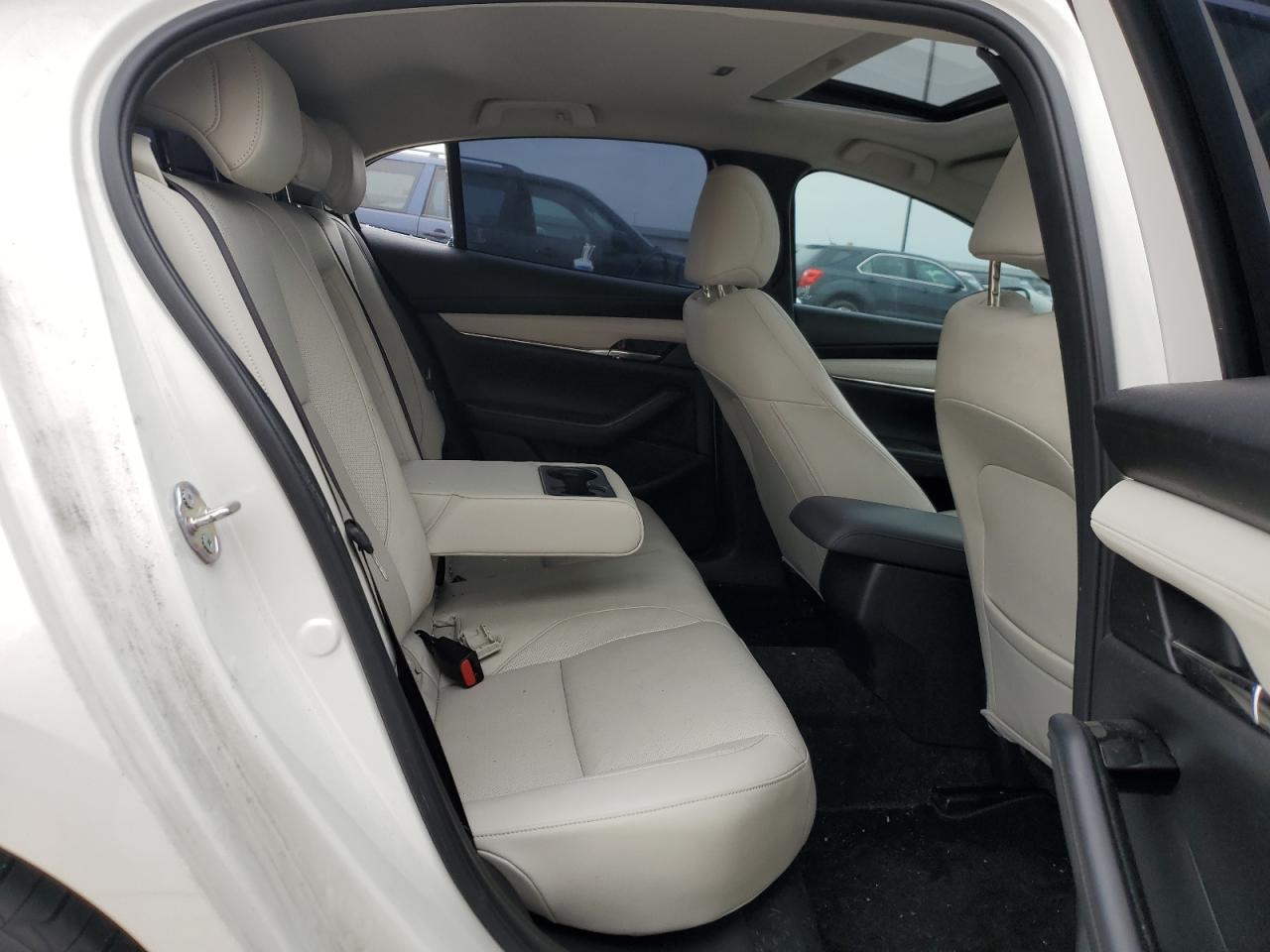 JM1BPBEMXK1139481 2019 Mazda 3 Premium