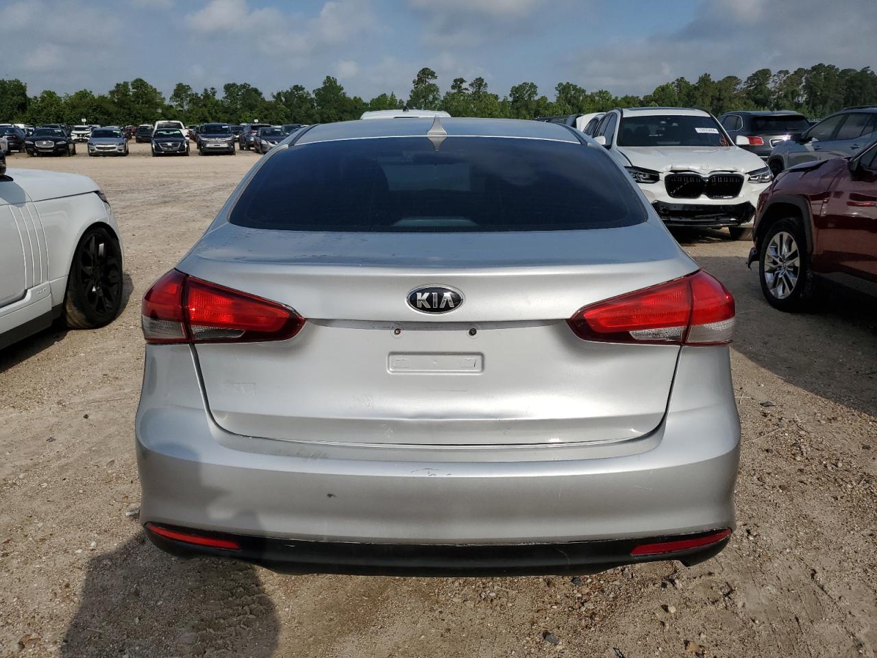 2017 Kia Forte Lx vin: 3KPFK4A78HE152201