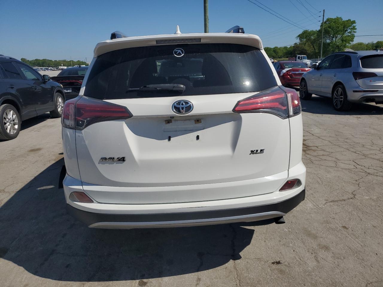 JTMWFREV8JJ735256 2018 Toyota Rav4 Adventure