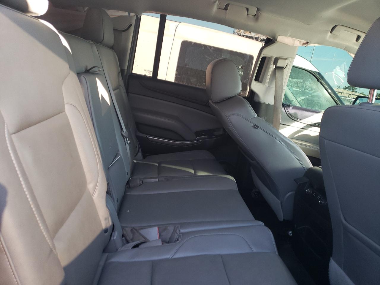 2016 Chevrolet Suburban C1500 Lt vin: 1GNSCHKC4GR111010