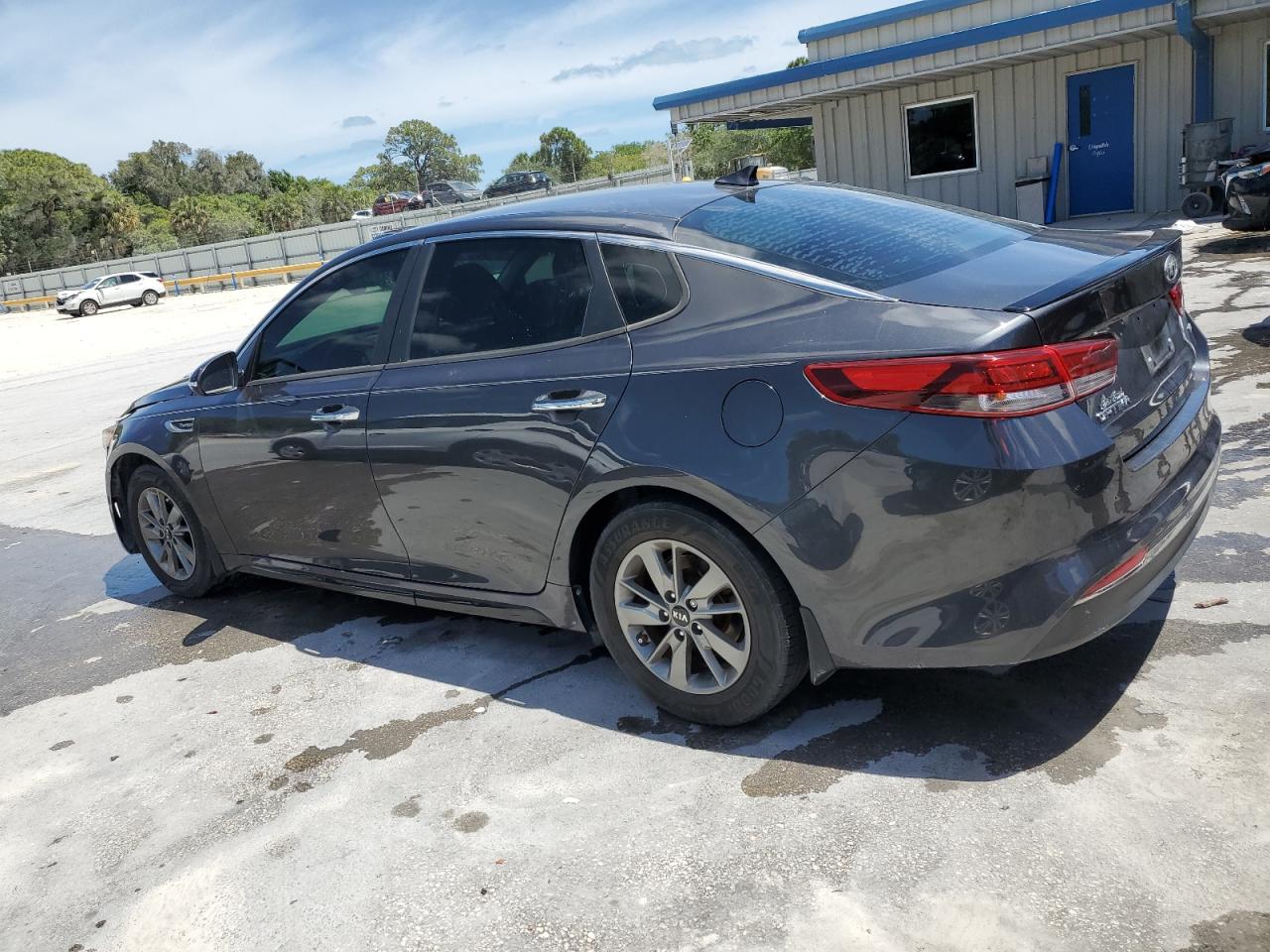 5XXGT4L17HG174711 2017 Kia Optima Lx