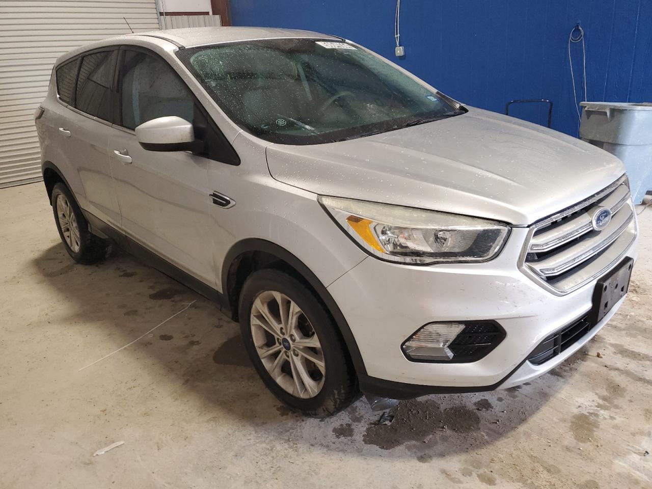 VIN: 1FMCU0GD5HUA31996 2017 FORD ESCAPE