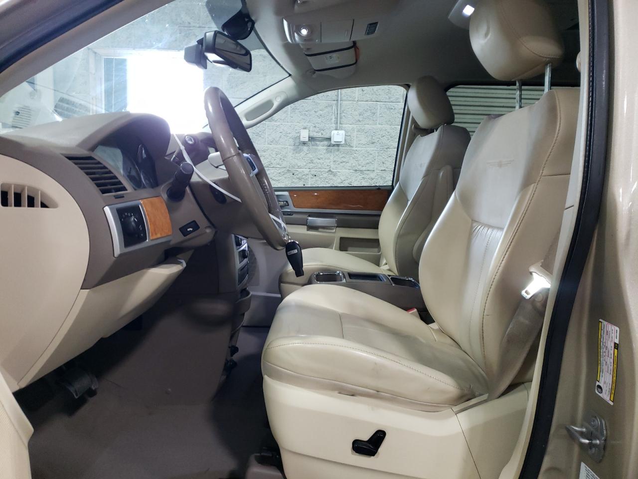 2A4RR6DX9AR241936 2010 Chrysler Town & Country Limited