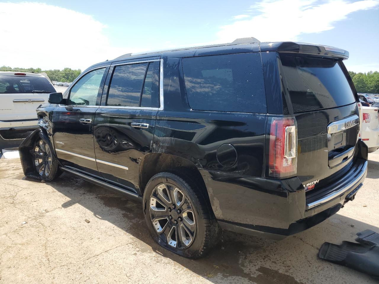 2019 GMC Yukon Denali vin: 1GKS2CKJ1KR322529