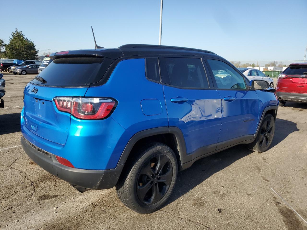 3C4NJDBB0JT320366 2018 Jeep Compass Latitude