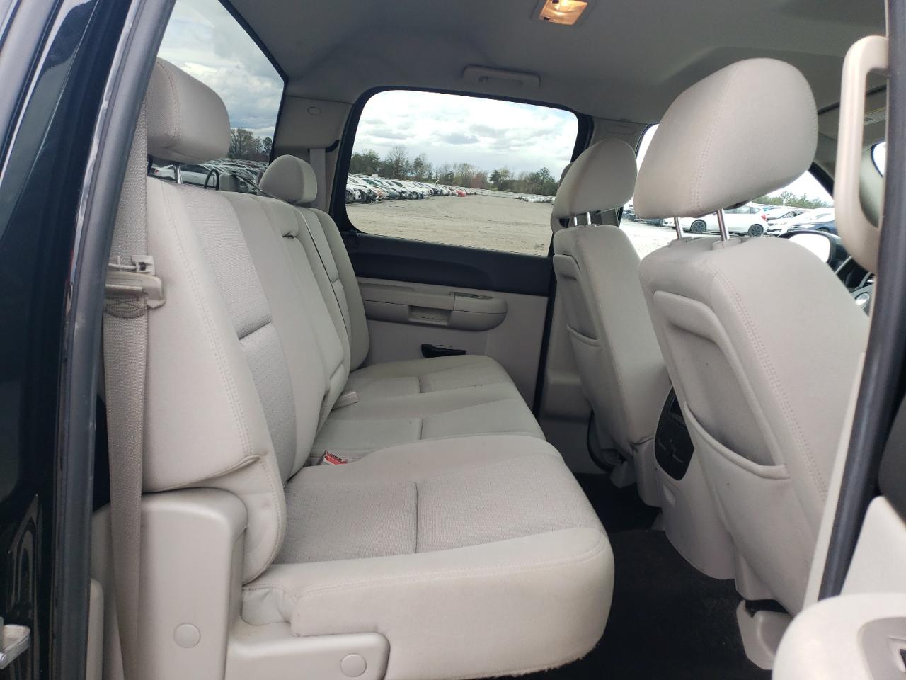 3GCPKSE32BG137818 2011 Chevrolet Silverado K1500 Lt