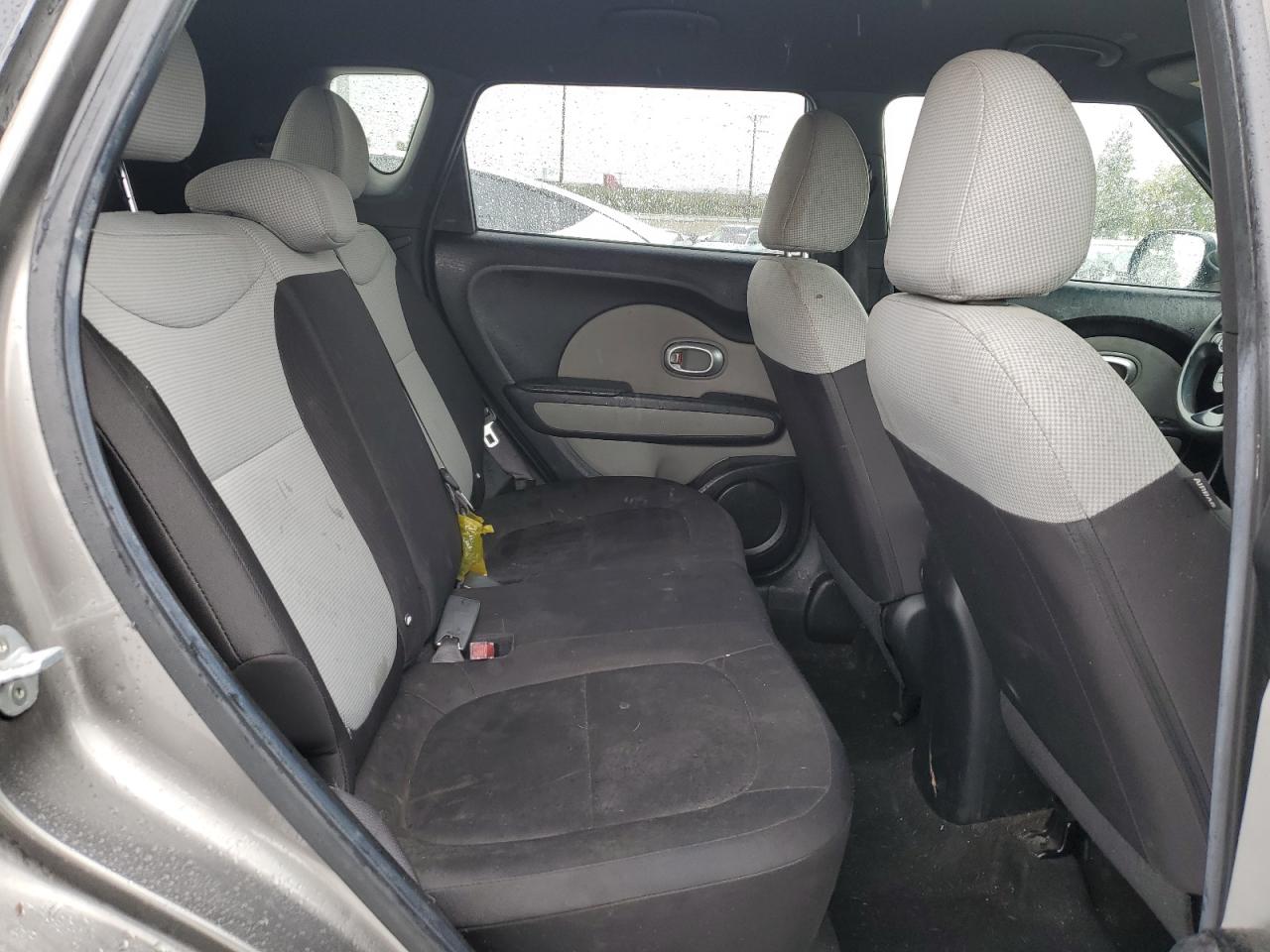 KNDJN2A20G7356385 2016 Kia Soul