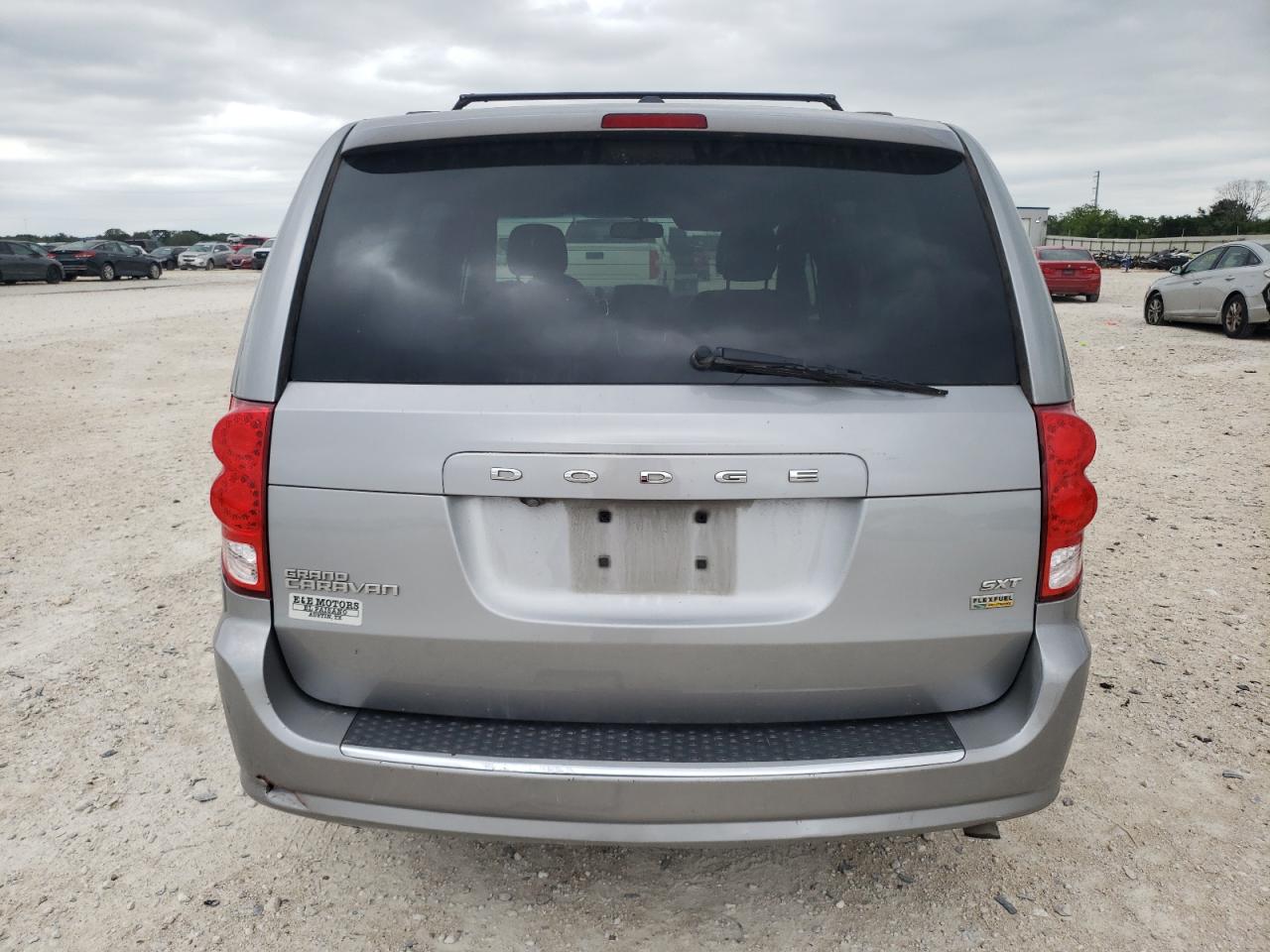 2C4RDGCG3JR218826 2018 Dodge Grand Caravan Sxt