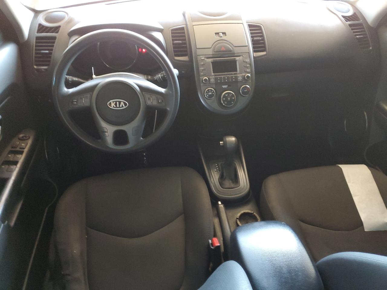 KNDJT2A23B7306563 2011 Kia Soul +