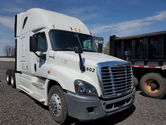 Lot #2500743304 2014 FREIGHTLINER CASCADIA 1 salvage car