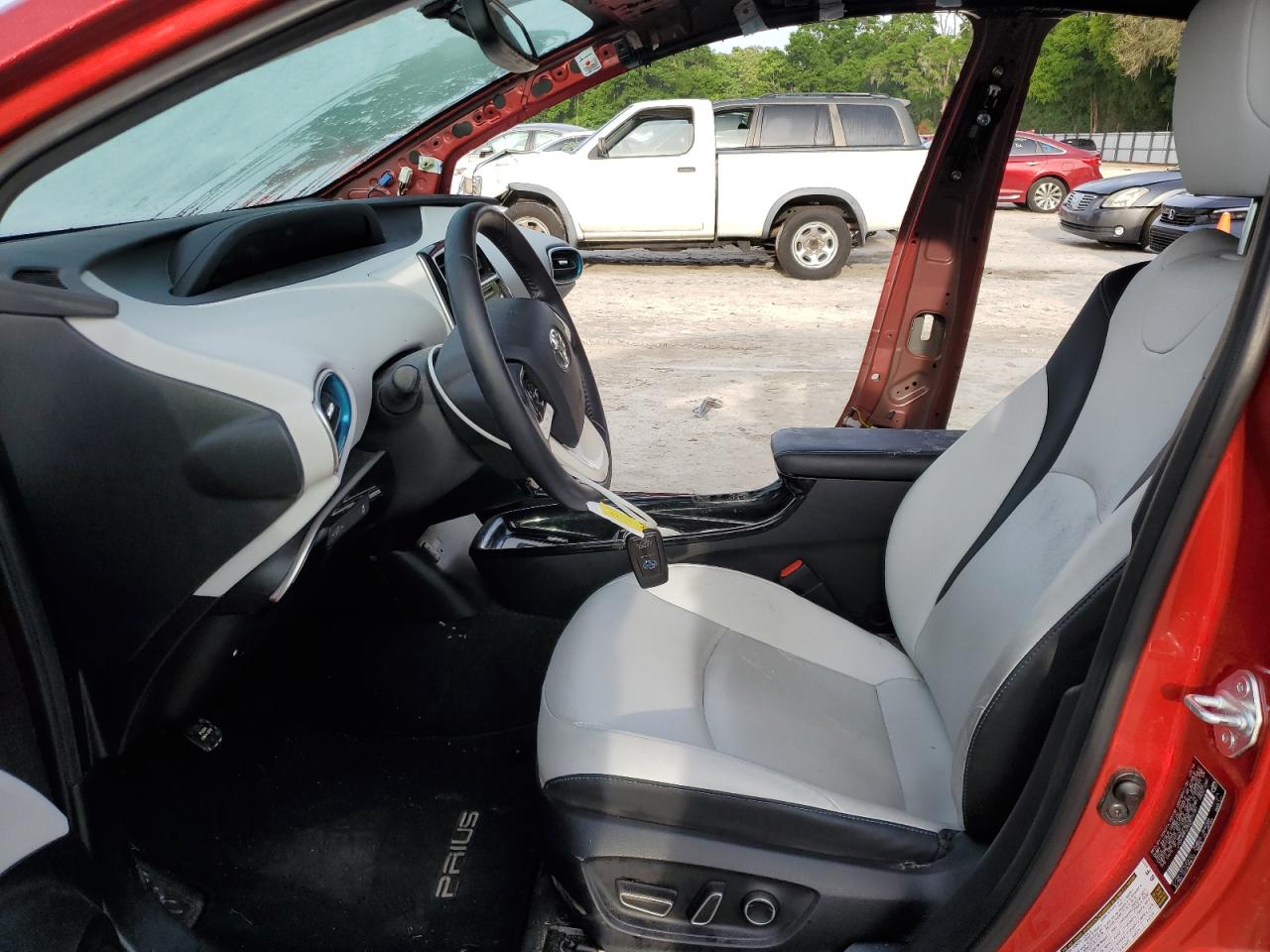 JTDKARFUXG3515181 2016 Toyota Prius