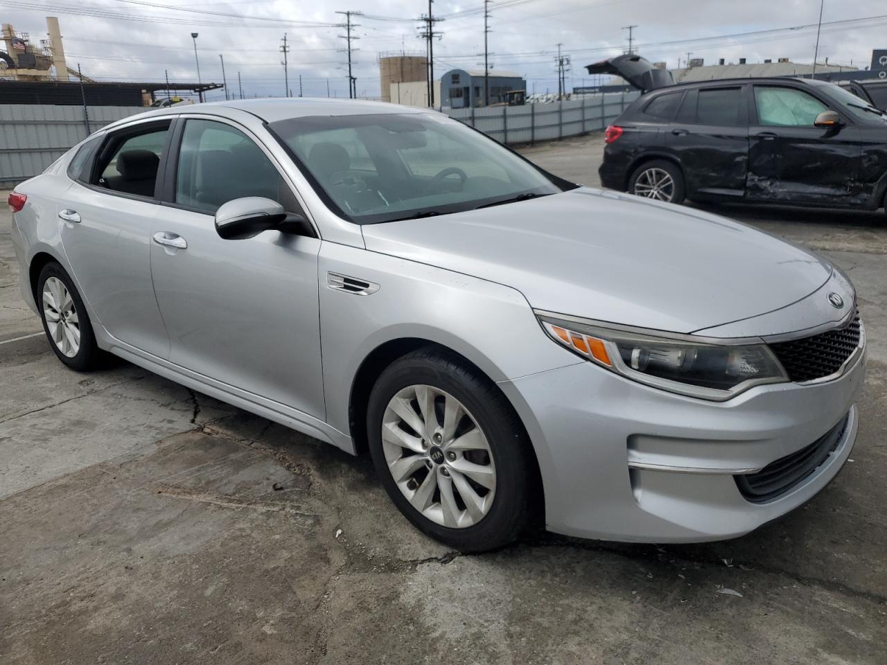 2016 Kia Optima Lx vin: 5XXGT4L31GG003825