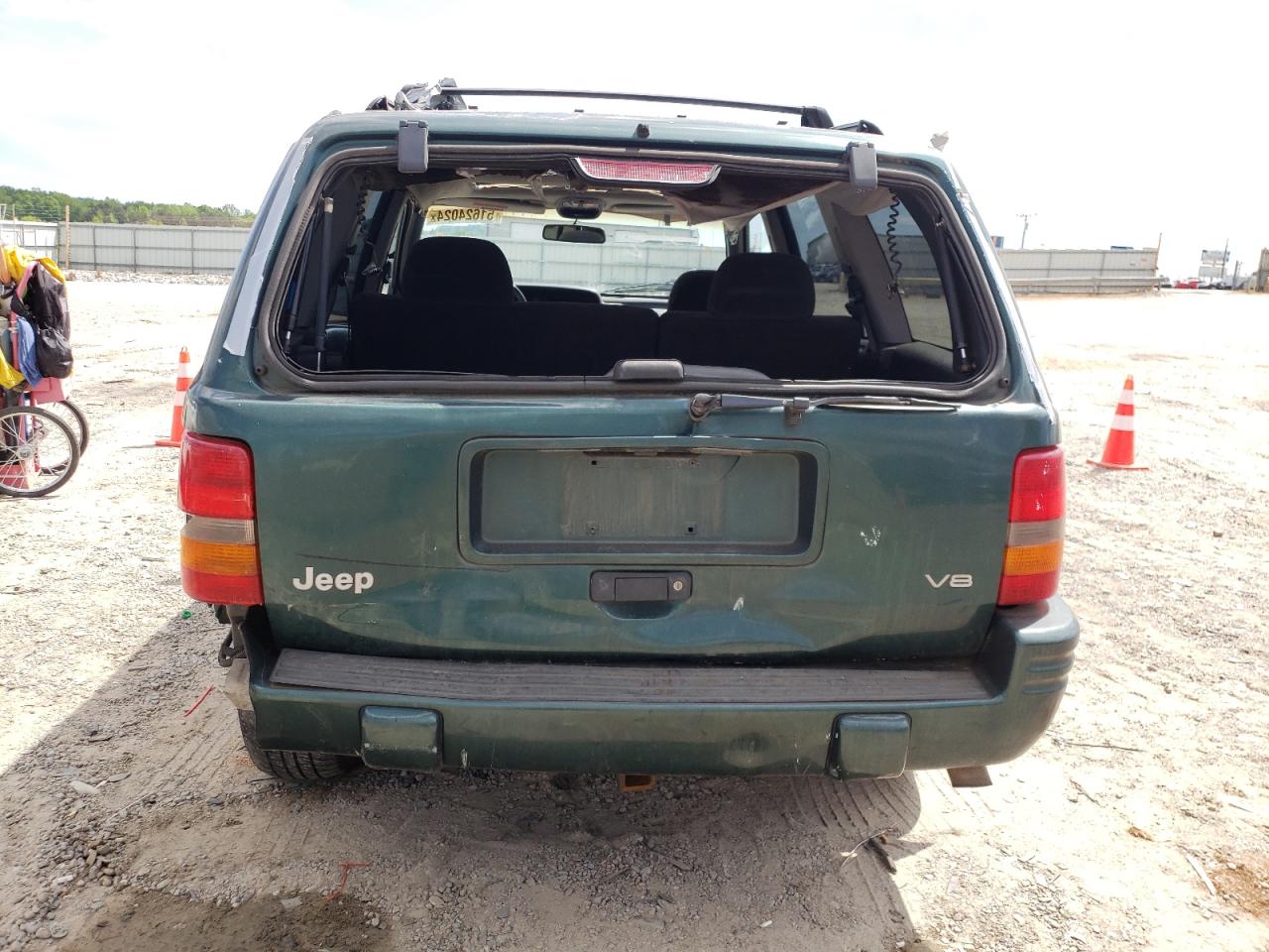 1J4GZ48YXWC267427 1998 Jeep Grand Cherokee Laredo