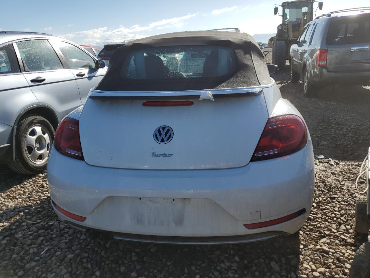 3VW517AT2HM814726 2017 Volkswagen Beetle S/Se