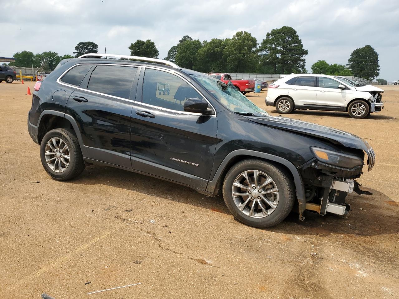 1C4PJLLBXKD332825 2019 Jeep Cherokee Latitude Plus