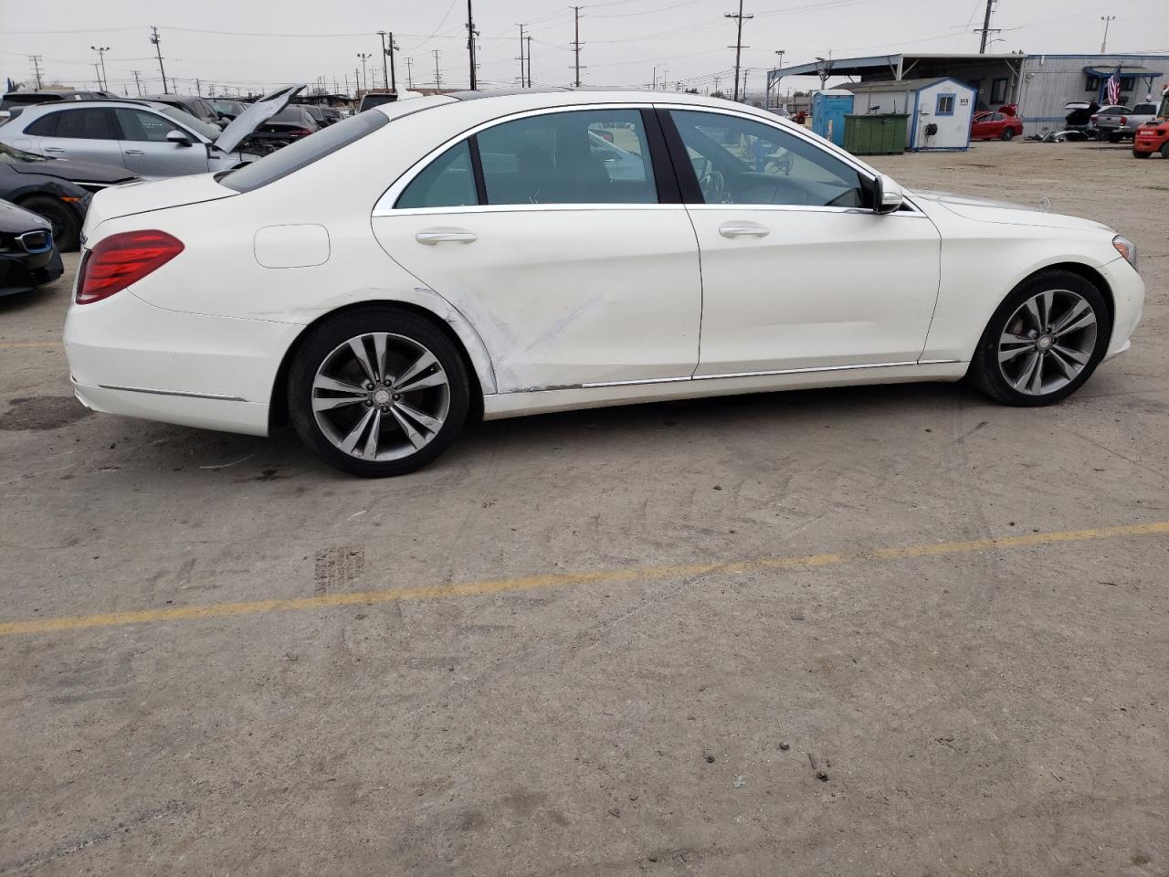 2016 Mercedes-Benz S 550 vin: WDDUG8CB8GA241324