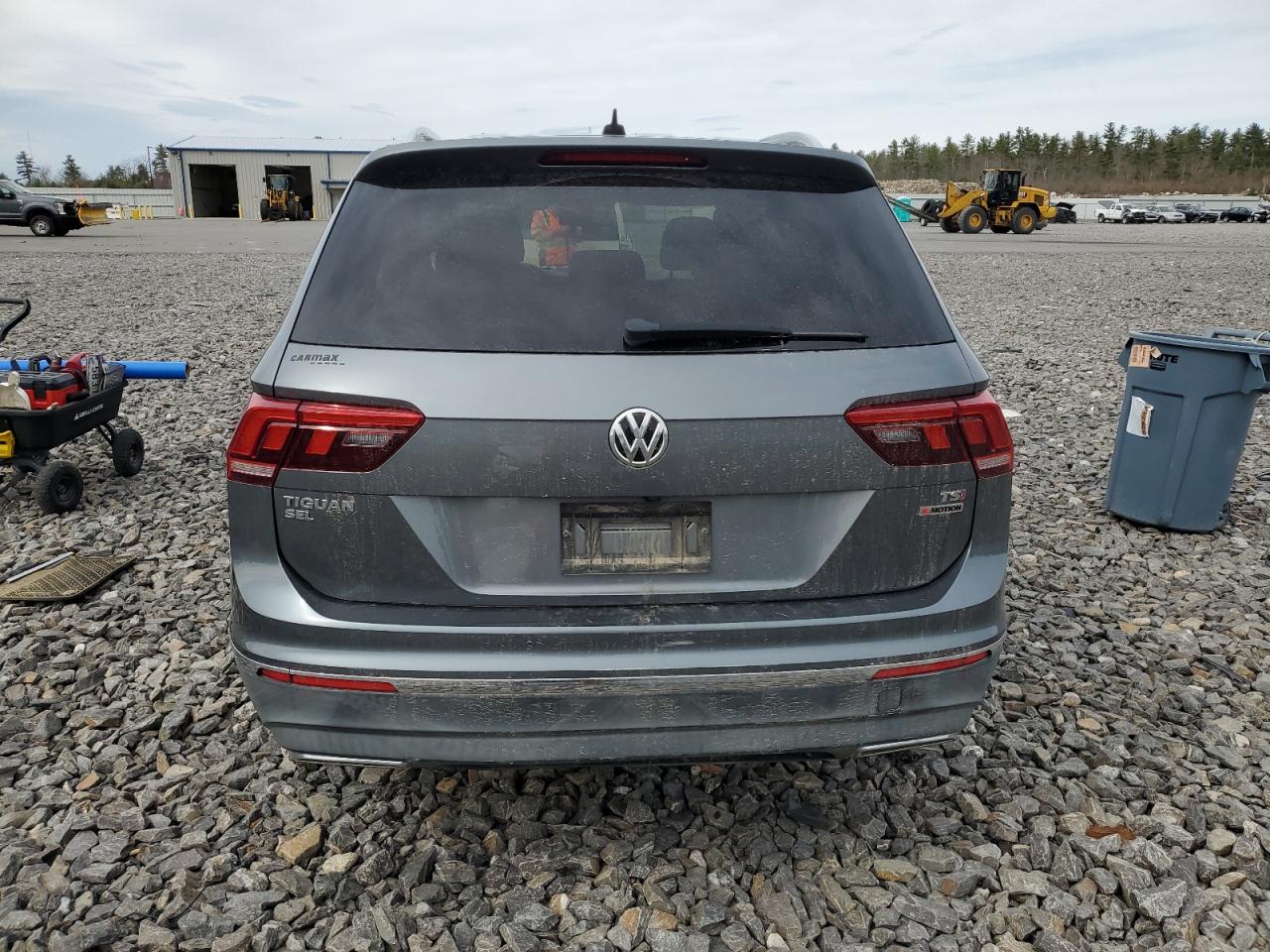 3VV2B7AX2JM010925 2018 Volkswagen Tiguan Se