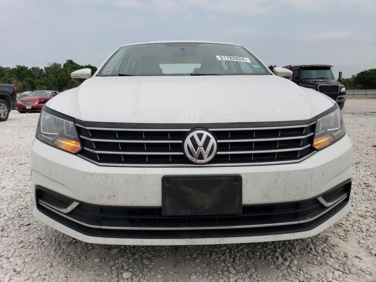 1VWLA7A35KC004121 2019 Volkswagen Passat Wolfsburg