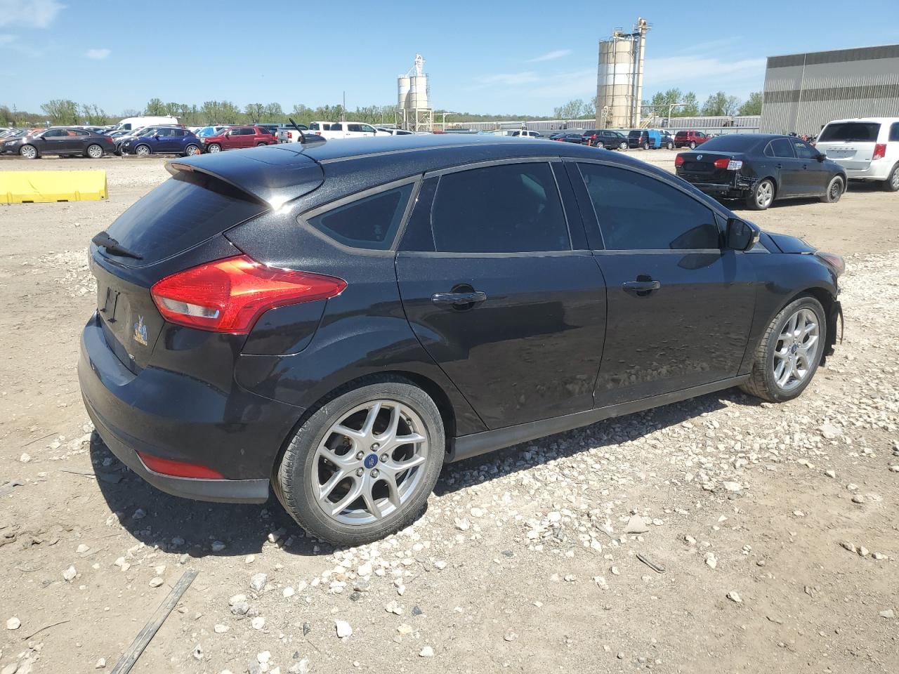 2015 Ford Focus Se vin: 1FADP3K20FL387045