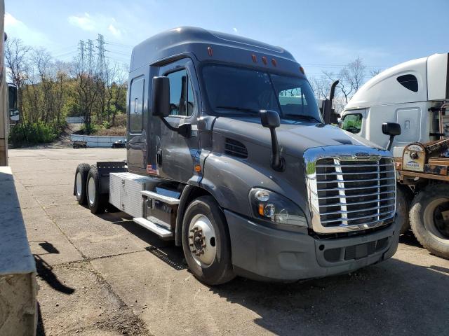 Lot #2480876719 2017 FREIGHTLINER CASCADIA 1 salvage car