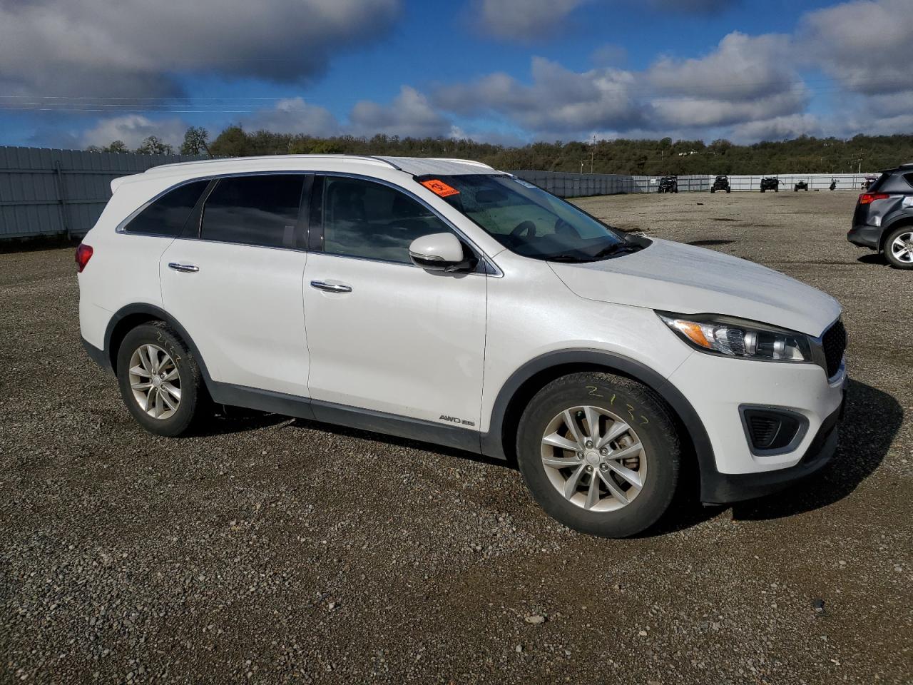 5XYPGDA5XGG140119 2016 Kia Sorento Lx