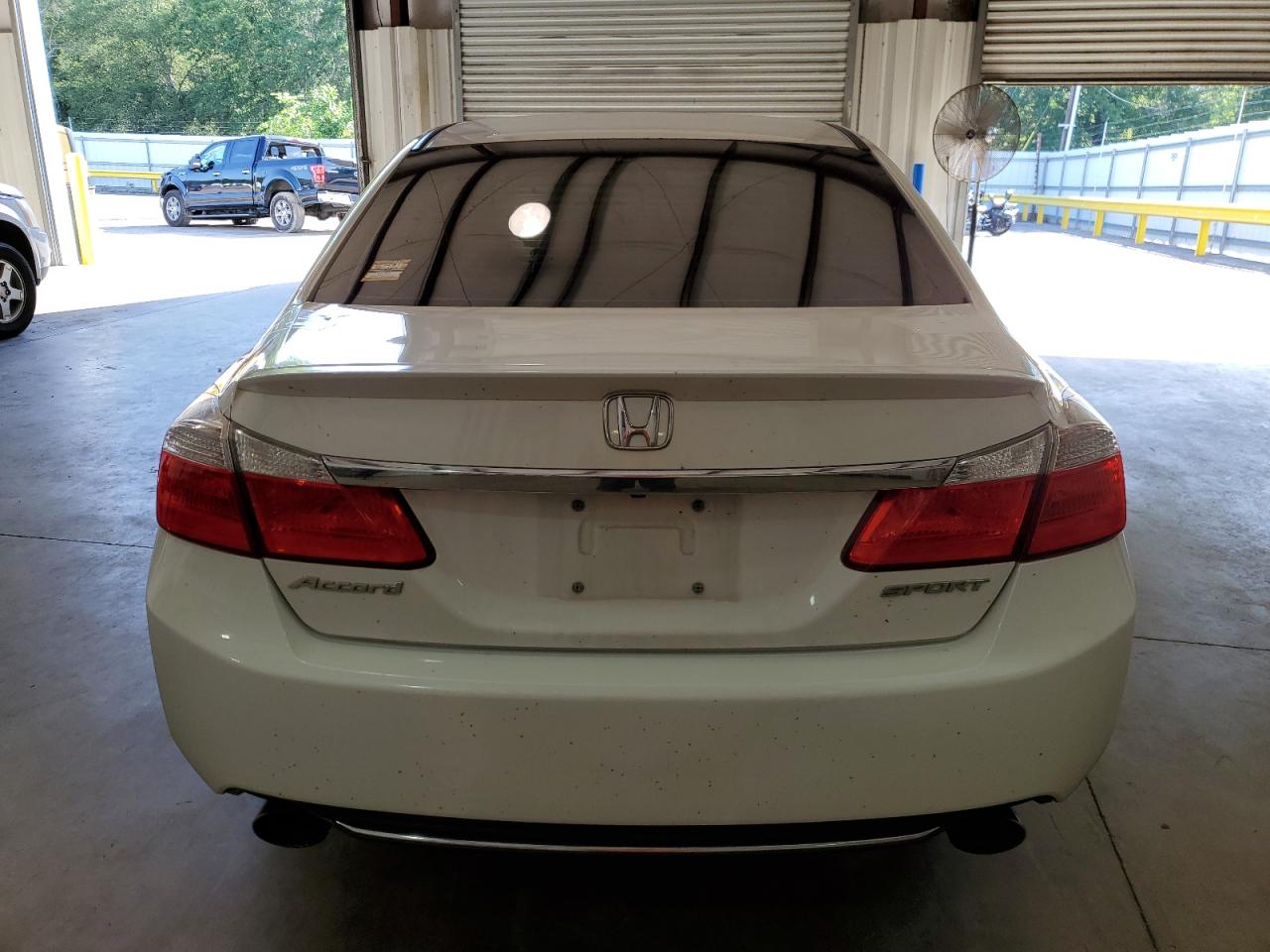 1HGCR2F55FA081874 2015 Honda Accord Sport