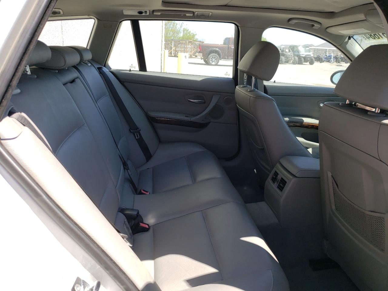 WBAVT13526KW23012 2006 BMW 325 Xit