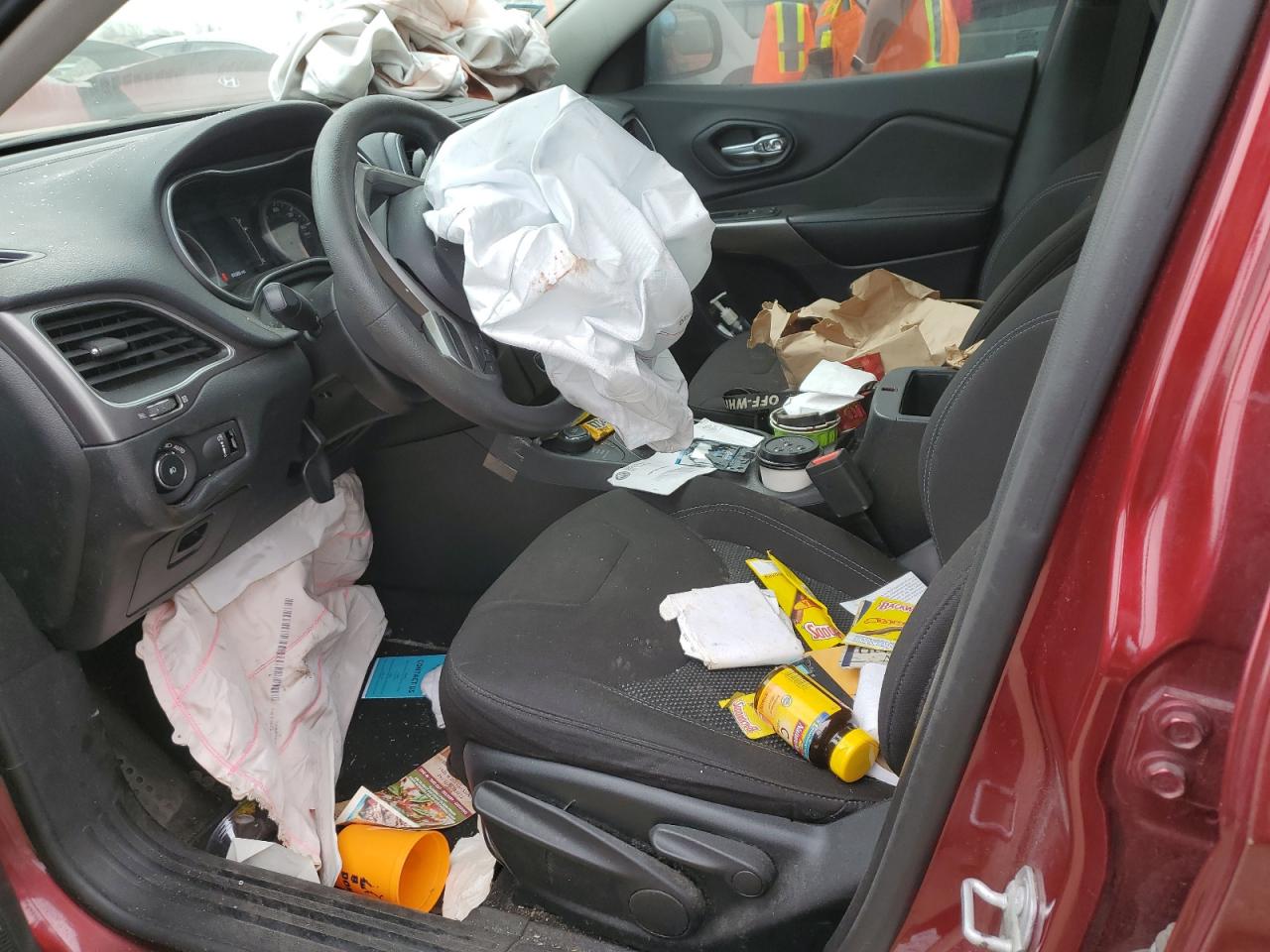 1C4PJMCB8KD299619 2019 Jeep Cherokee Latitude