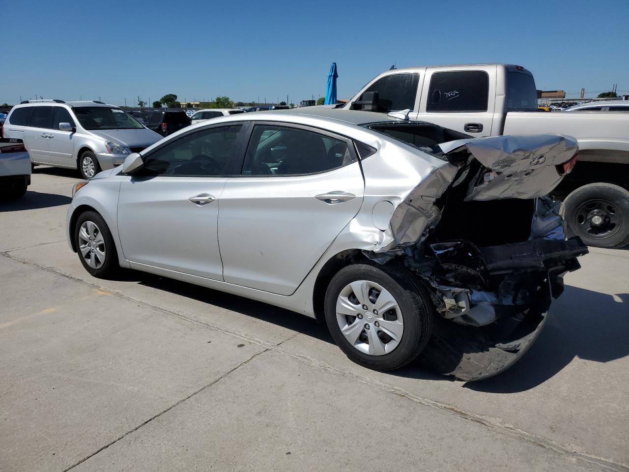 5NPDH4AE6GH700825 2016 Hyundai Elantra Se