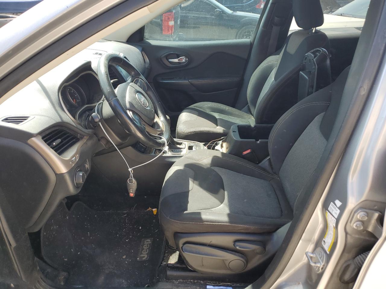 1C4PJLAB2FW657594 2015 Jeep Cherokee Sport