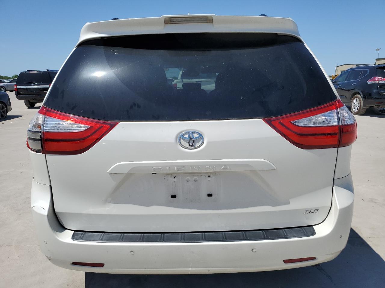 5TDYZ3DC4KS997261 2019 Toyota Sienna Xle