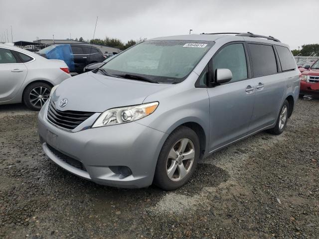 Lot #2539828220 2014 TOYOTA SIENNA LE salvage car