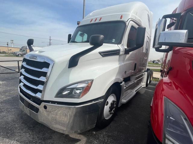 Lot #2461328501 2019 FREIGHTLINER CASCADIA 1 salvage car