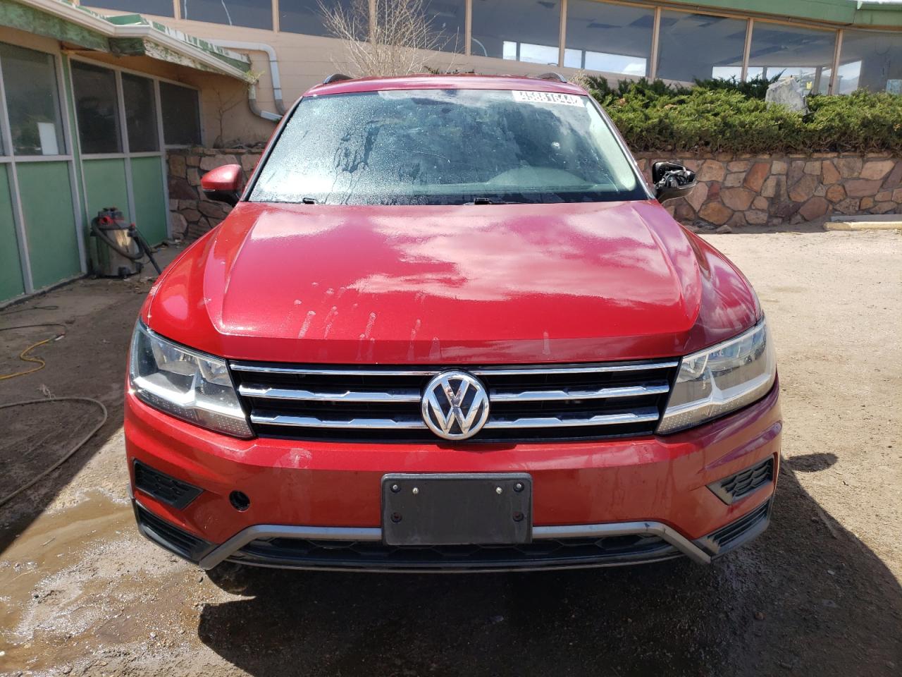 3VV1B7AX8JM214706 2018 Volkswagen Tiguan S