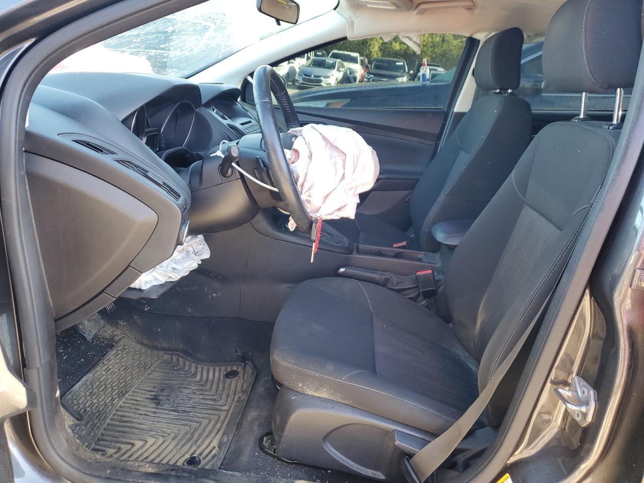 1FADP3K28FL384216 2015 Ford Focus Se